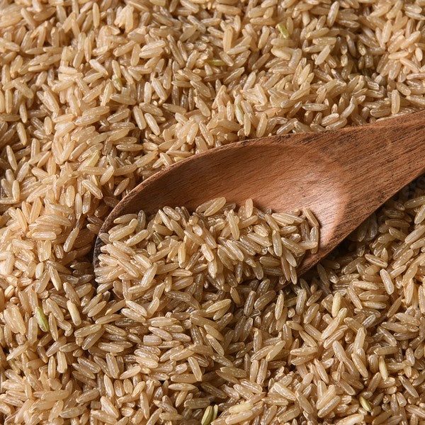 Unpolished Sona Masoori rice grains with the bran on